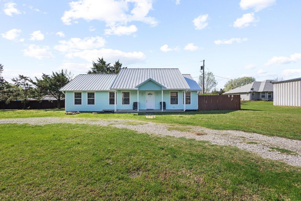 404 Willow Drive, Pottsboro, TX 75076