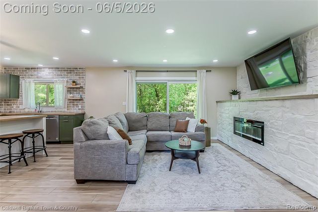 4225 N Tipsico Lake Road, Hartland, MI 48353