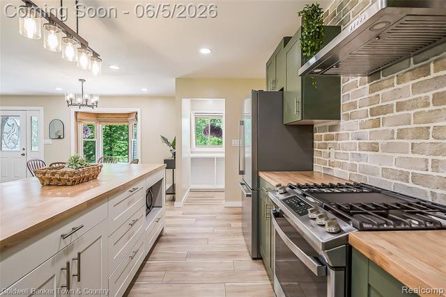 4225 N Tipsico Lake Road, Hartland, MI 48353