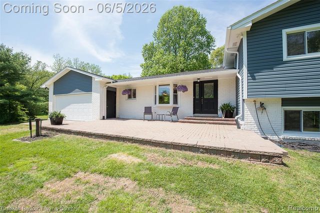 4225 N Tipsico Lake Road, Hartland, MI 48353