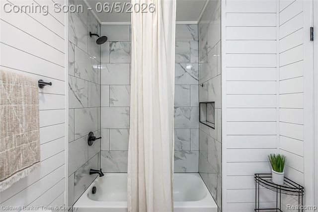 4225 N Tipsico Lake Road, Hartland, MI 48353