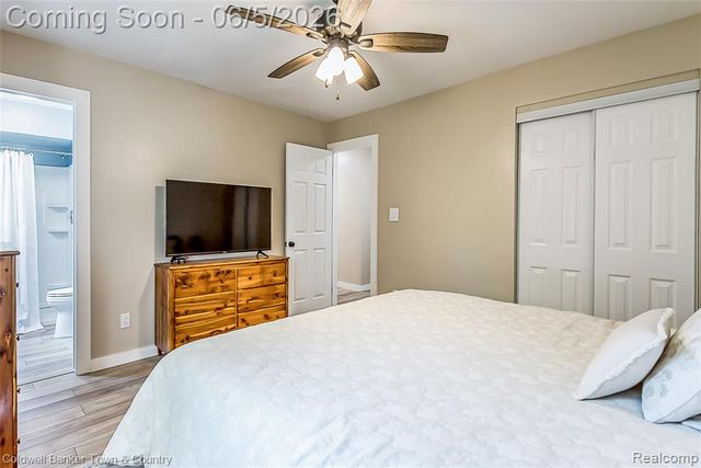 4225 N Tipsico Lake Road, Hartland, MI 48353