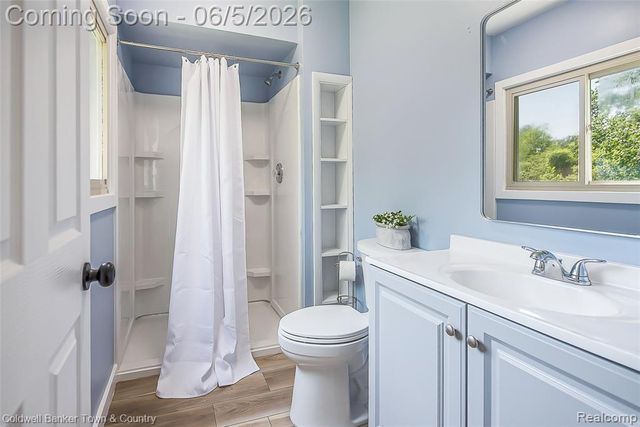4225 N Tipsico Lake Road, Hartland, MI 48353