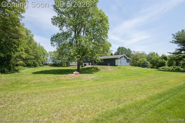 4225 N Tipsico Lake Road, Hartland, MI 48353