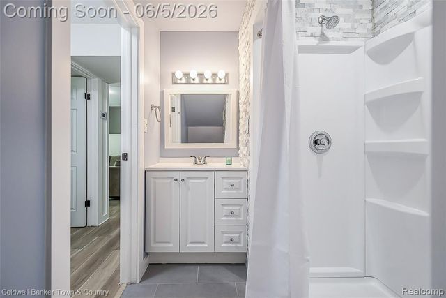 4225 N Tipsico Lake Road, Hartland, MI 48353