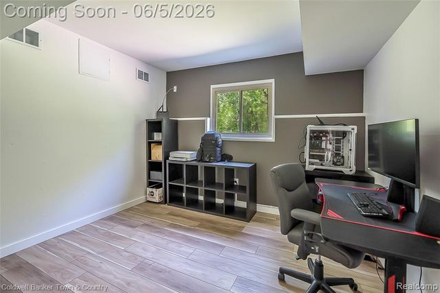 4225 N Tipsico Lake Road, Hartland, MI 48353