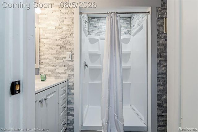 4225 N Tipsico Lake Road, Hartland, MI 48353