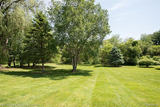4225 N Tipsico Lake Road, Hartland, MI 48353