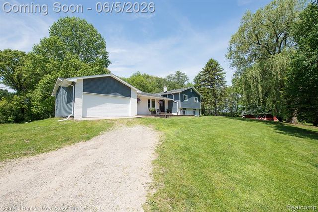 4225 N Tipsico Lake Road, Hartland, MI 48353