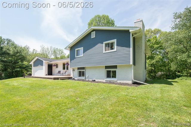 4225 N Tipsico Lake Road, Hartland, MI 48353