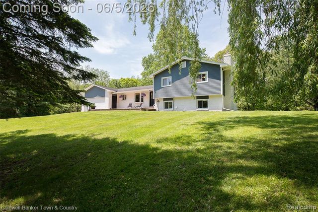 4225 N Tipsico Lake Road, Hartland, MI 48353
