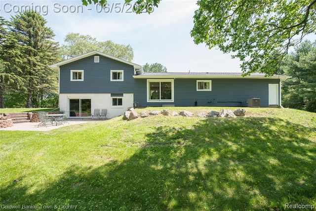 4225 N Tipsico Lake Road, Hartland, MI 48353