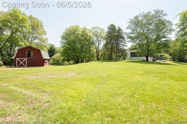4225 N Tipsico Lake Road, Hartland, MI 48353