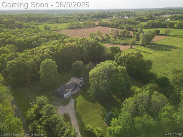 4225 N Tipsico Lake Road, Hartland, MI 48353