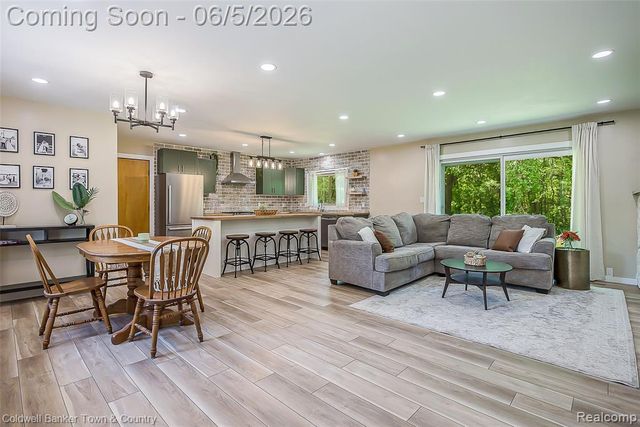 4225 N Tipsico Lake Road, Hartland, MI 48353