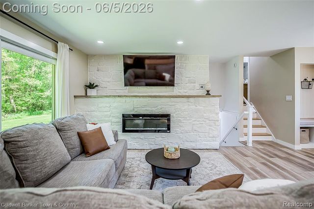 4225 N Tipsico Lake Road, Hartland, MI 48353