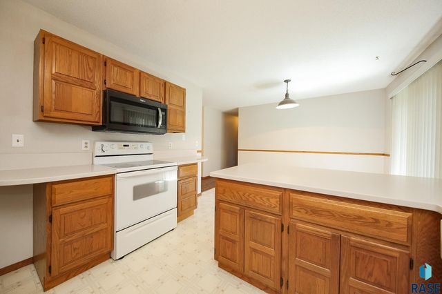 4301 E 19TH St Street, Sioux Falls, SD 57103