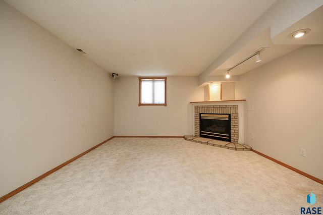 4301 E 19TH St, Sioux Falls, SD 57103