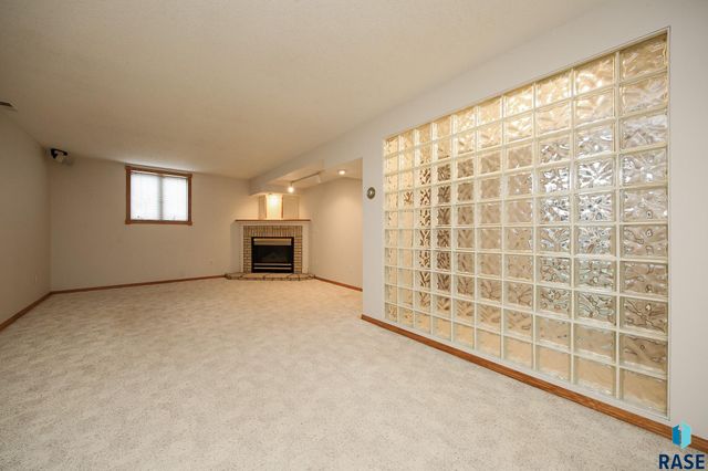 4301 E 19TH St, Sioux Falls, SD 57103