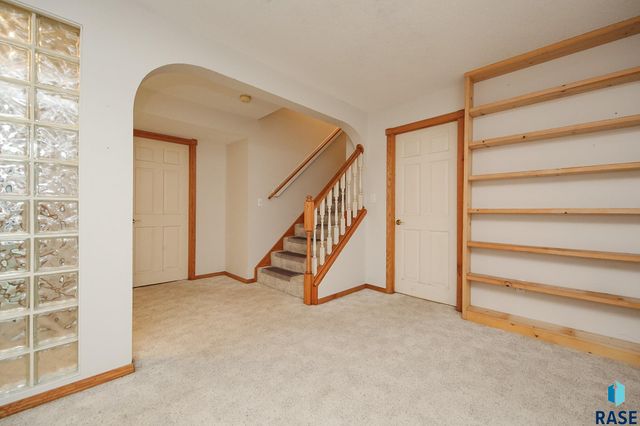 4301 E 19TH St, Sioux Falls, SD 57103