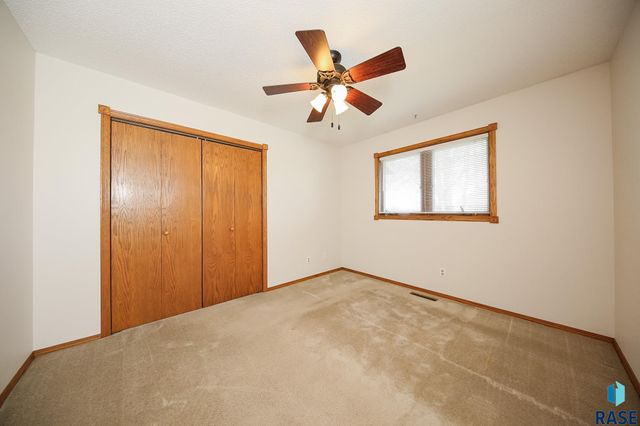 4301 E 19TH St, Sioux Falls, SD 57103