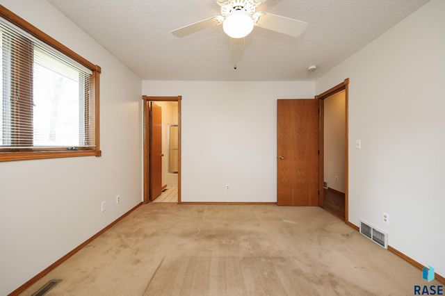 4301 E 19TH St, Sioux Falls, SD 57103