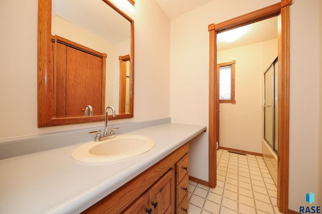 4301 E 19TH St, Sioux Falls, SD 57103