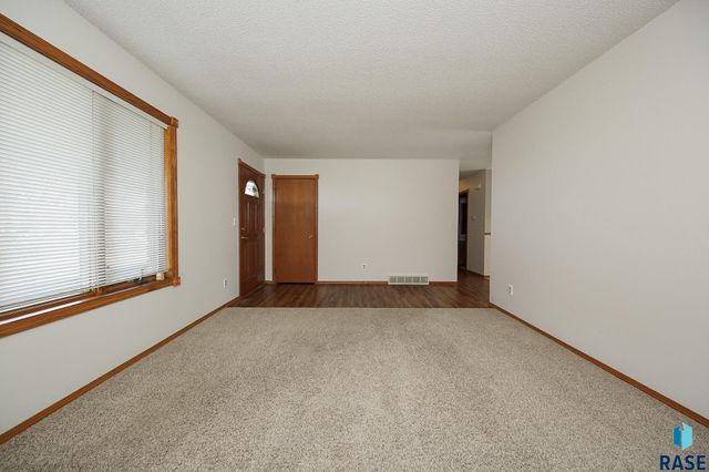 4301 E 19TH St, Sioux Falls, SD 57103