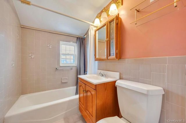 10 Grape Lane, Hicksville, NY 11801