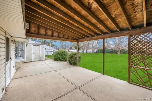 10 Grape Lane, Hicksville, NY 11801