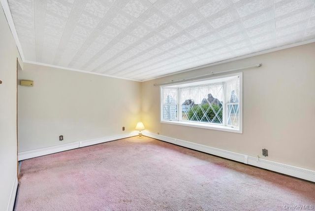 10 Grape Lane, Hicksville, NY 11801