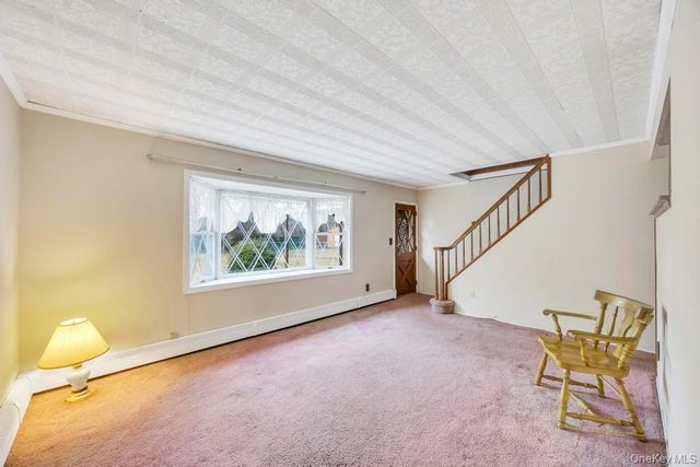 10 Grape Lane, Hicksville, NY 11801