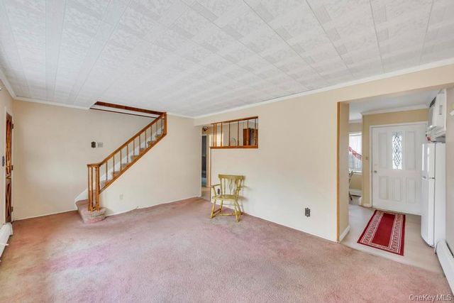 10 Grape Lane, Hicksville, NY 11801