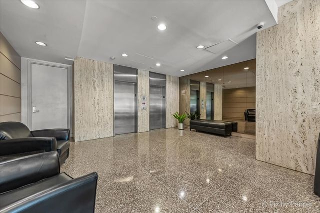 1850 N CLARK Street 201, Chicago, IL 60614