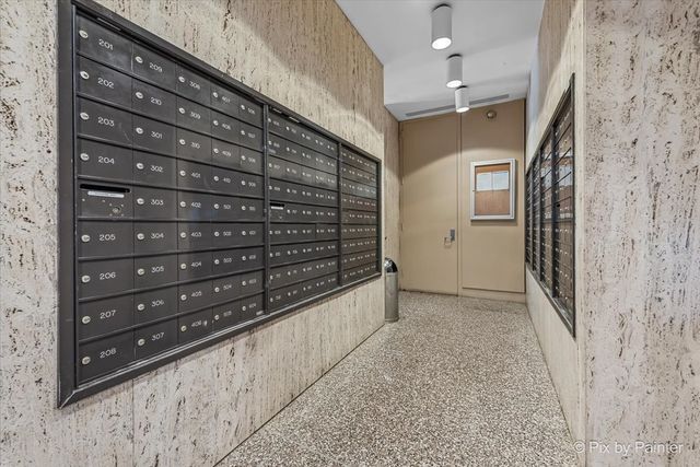 1850 N CLARK Street 201, Chicago, IL 60614