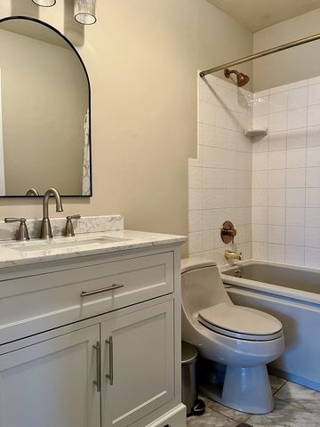 1850 N CLARK Street 201, Chicago, IL 60614