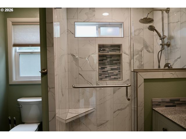 445 STERLING Dr, Eugene, OR 97404