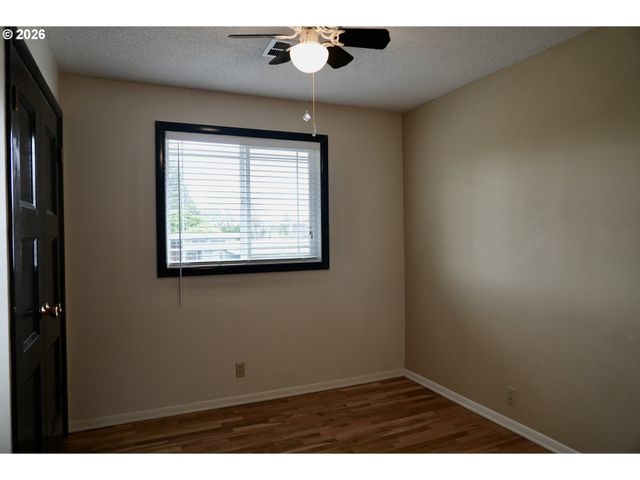 445 STERLING Dr, Eugene, OR 97404