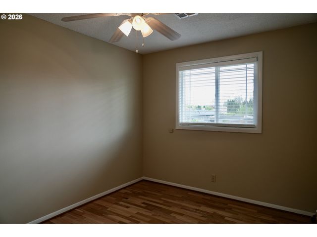 445 STERLING Dr, Eugene, OR 97404