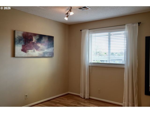 445 STERLING Dr, Eugene, OR 97404