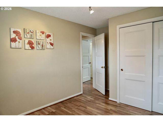 445 STERLING Dr, Eugene, OR 97404