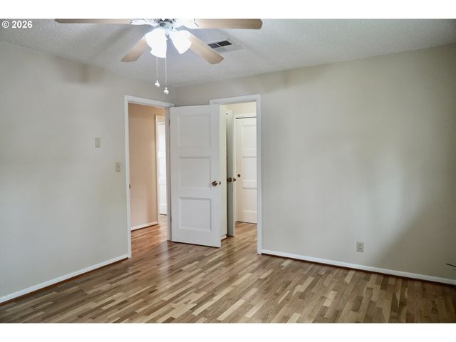 445 STERLING Dr, Eugene, OR 97404