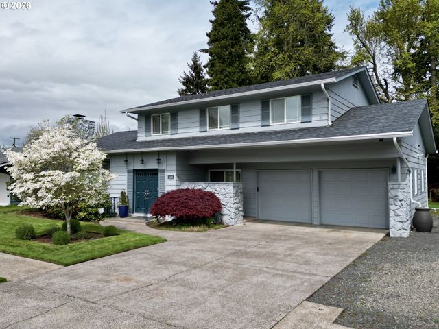 445 STERLING Dr, Eugene, OR 97404