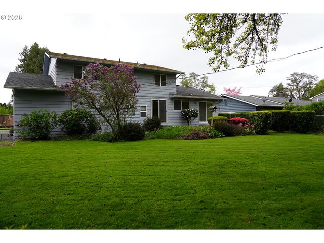 445 STERLING Dr, Eugene, OR 97404