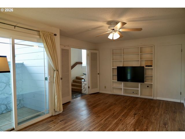 445 STERLING Dr, Eugene, OR 97404