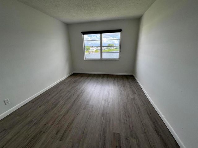 1112 Lake Terrace 207, Boynton Beach, FL 33426