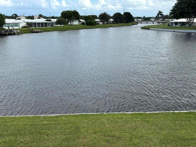 1112 Lake Terrace 207, Boynton Beach, FL 33426