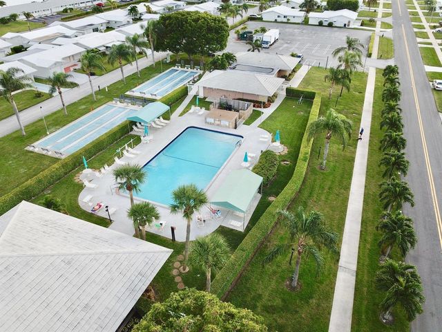 1112 Lake Terrace 207, Boynton Beach, FL 33426