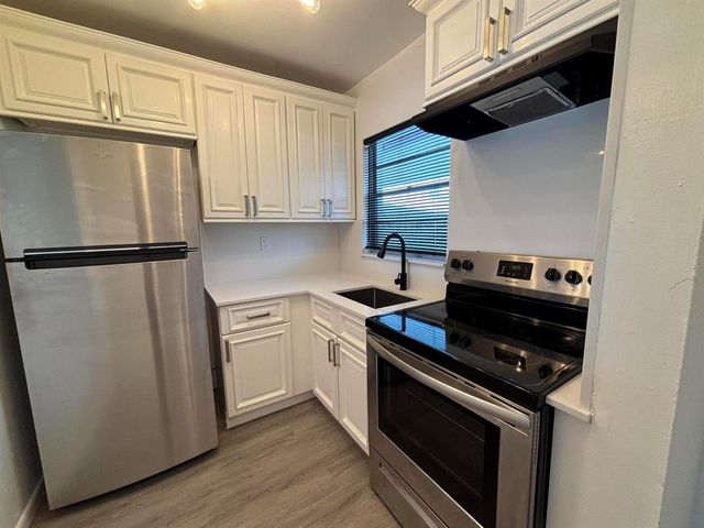 1112 Lake Terrace 207, Boynton Beach, FL 33426