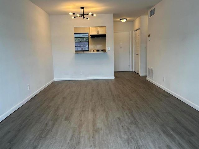 1112 Lake Terrace 207, Boynton Beach, FL 33426
